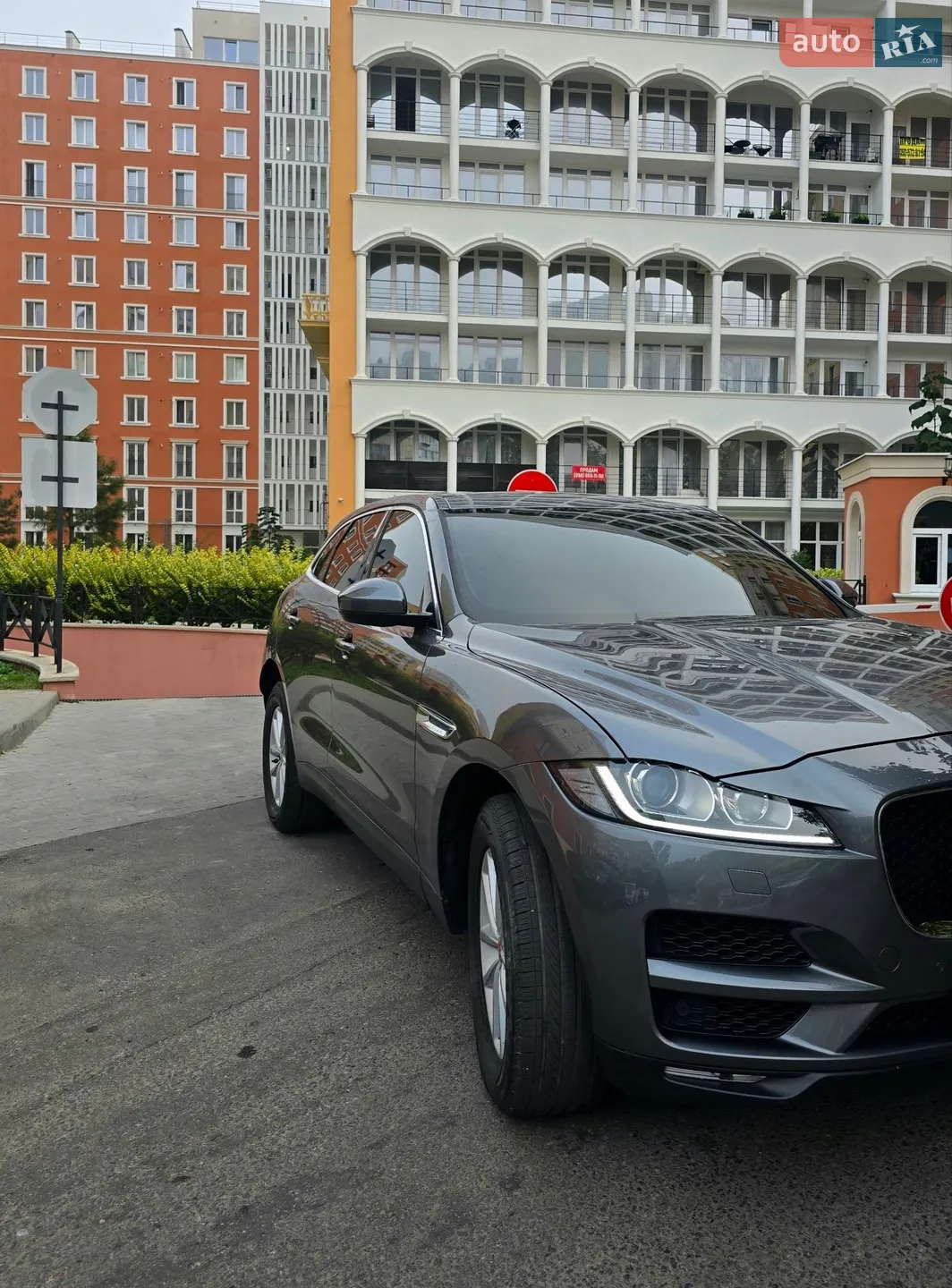 2016 Jaguar F-Pace - мініатюра 3