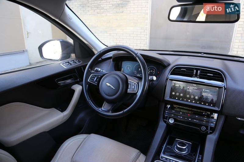 Внедорожник / Кроссовер Jaguar F-Pace 2016 в Киеве