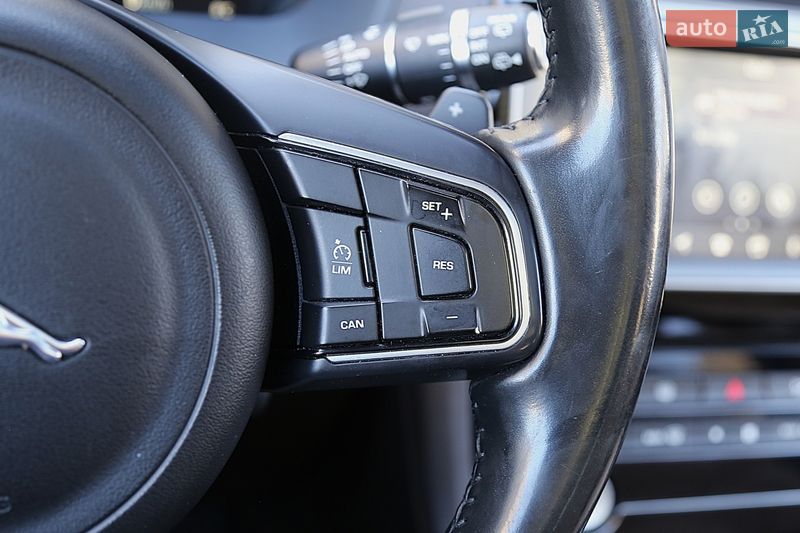 Внедорожник / Кроссовер Jaguar F-Pace 2016 в Киеве