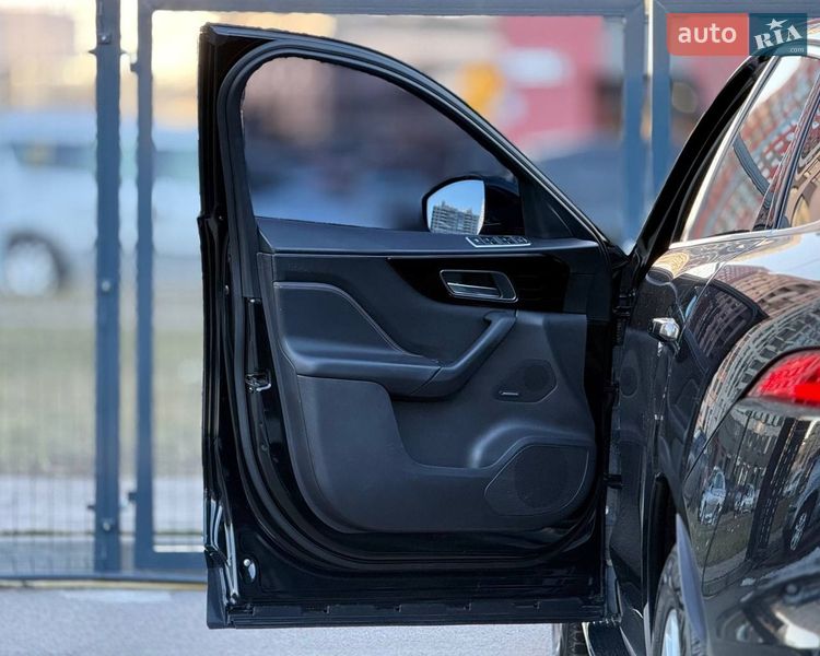 Внедорожник / Кроссовер Jaguar F-Pace 2016 в Киеве