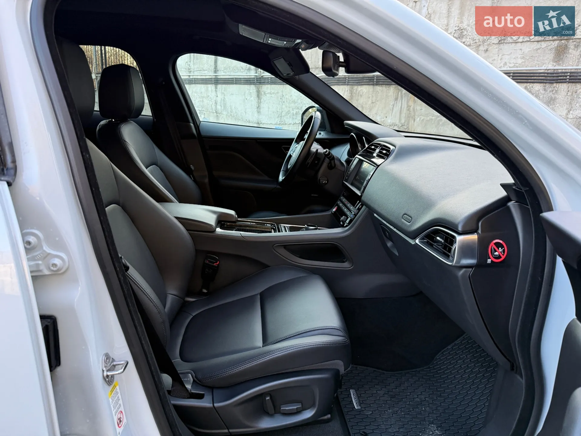 2018 Jaguar F-Pace - мініатюра 25