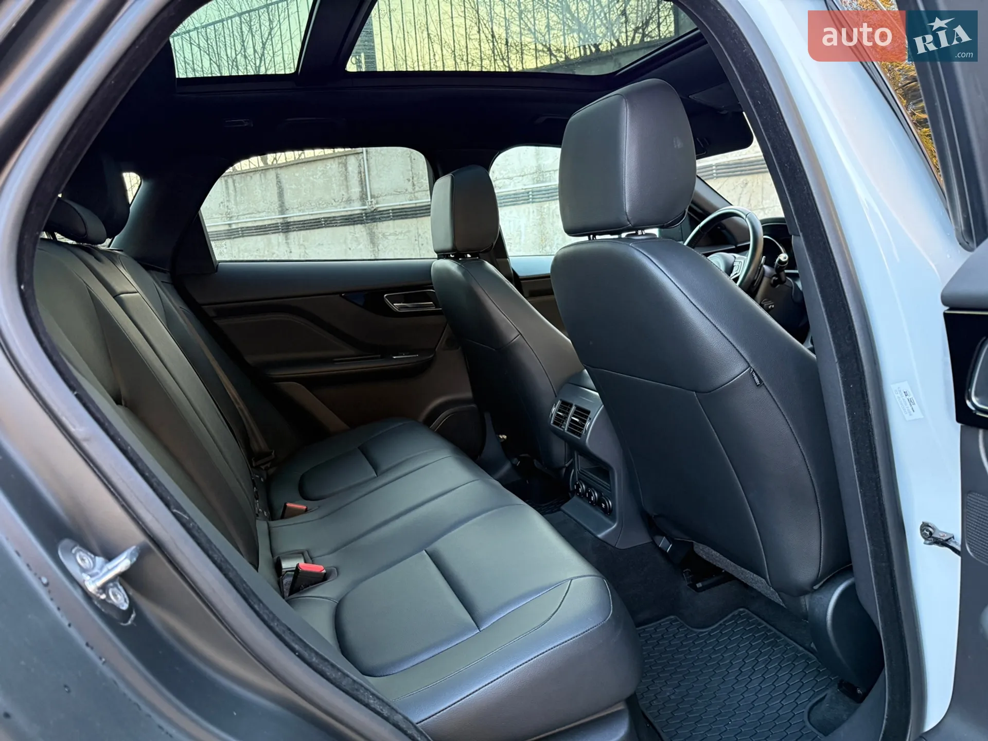 2018 Jaguar F-Pace - мініатюра 35
