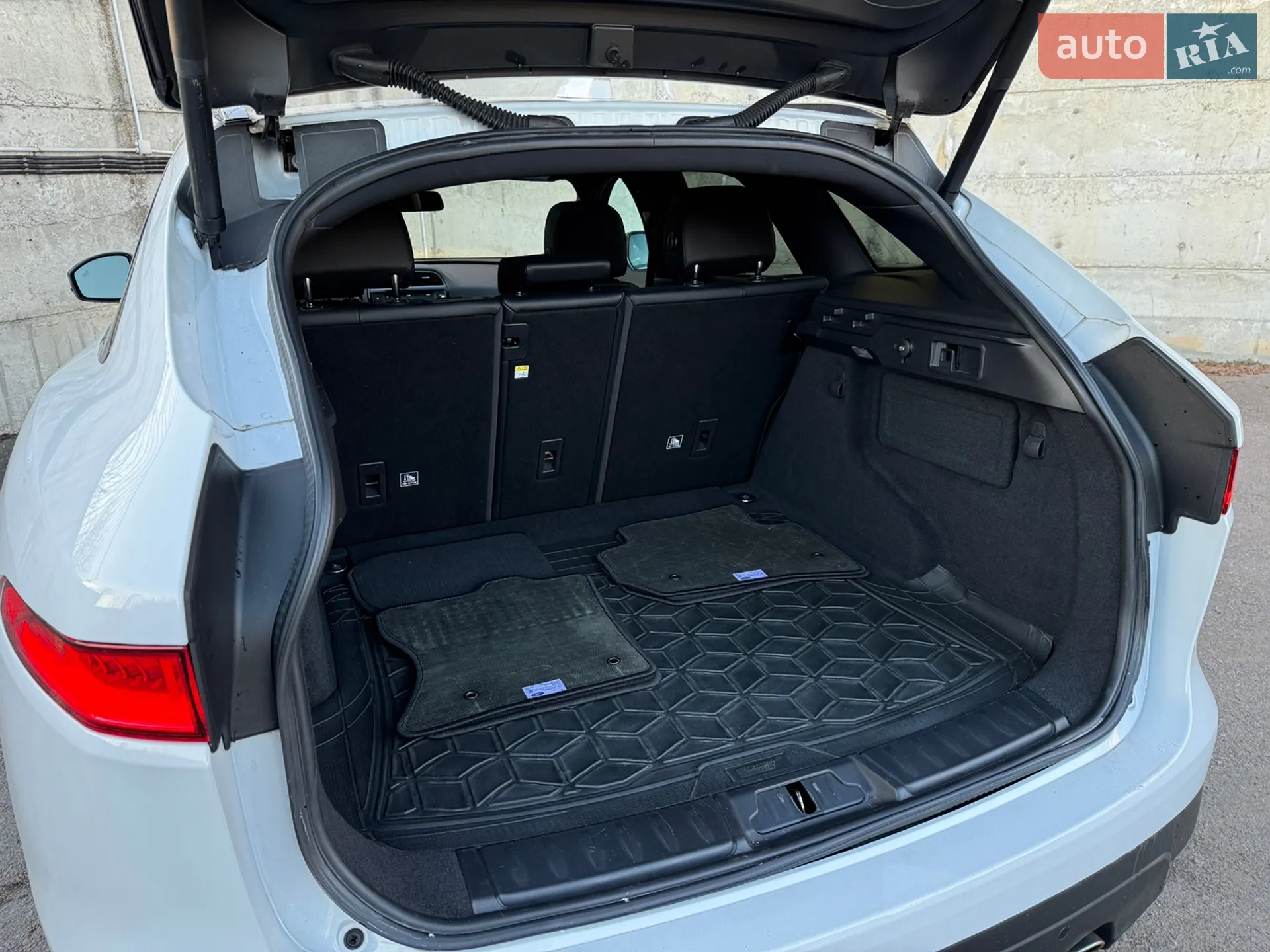 2018 Jaguar F-Pace - мініатюра 42