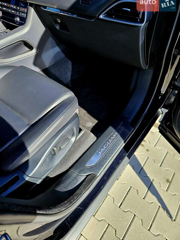 Внедорожник / Кроссовер Jaguar F-Pace 2017 в Киеве