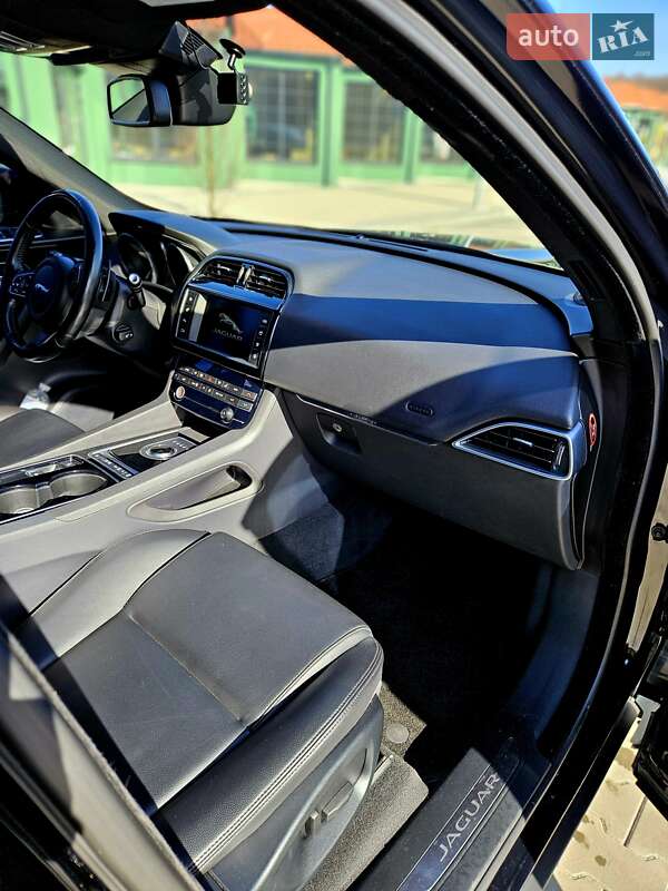 Внедорожник / Кроссовер Jaguar F-Pace 2017 в Киеве