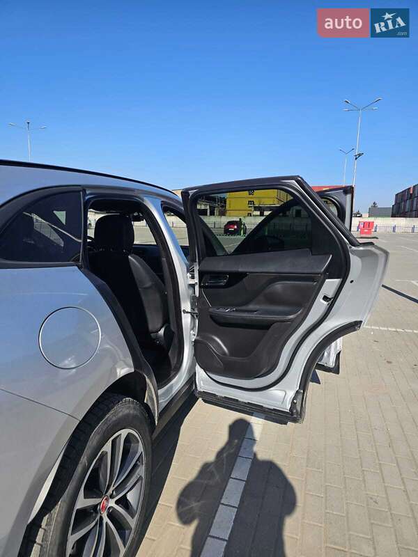 Внедорожник / Кроссовер Jaguar F-Pace 2016 в Тернополе