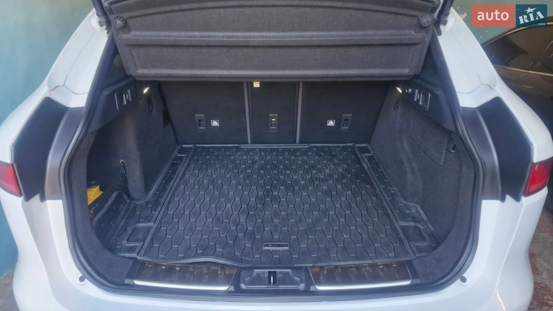 2019 Jaguar F-Pace - мініатюра 26