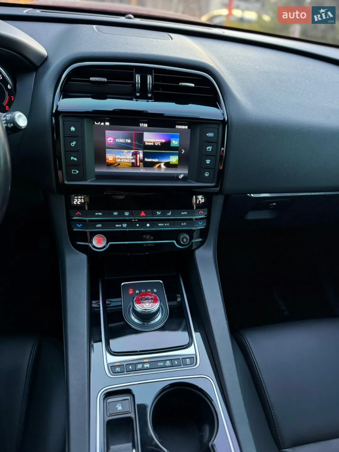 2016 Jaguar F-Pace - мініатюра 30