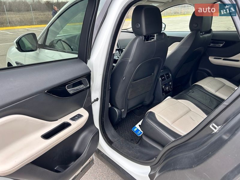 Позашляховик / Кросовер Jaguar F-Pace 2017 в Запоріжжі фото 7 Позашляховик / Кросовер Jaguar F-Pace 2017 в Запоріжжі