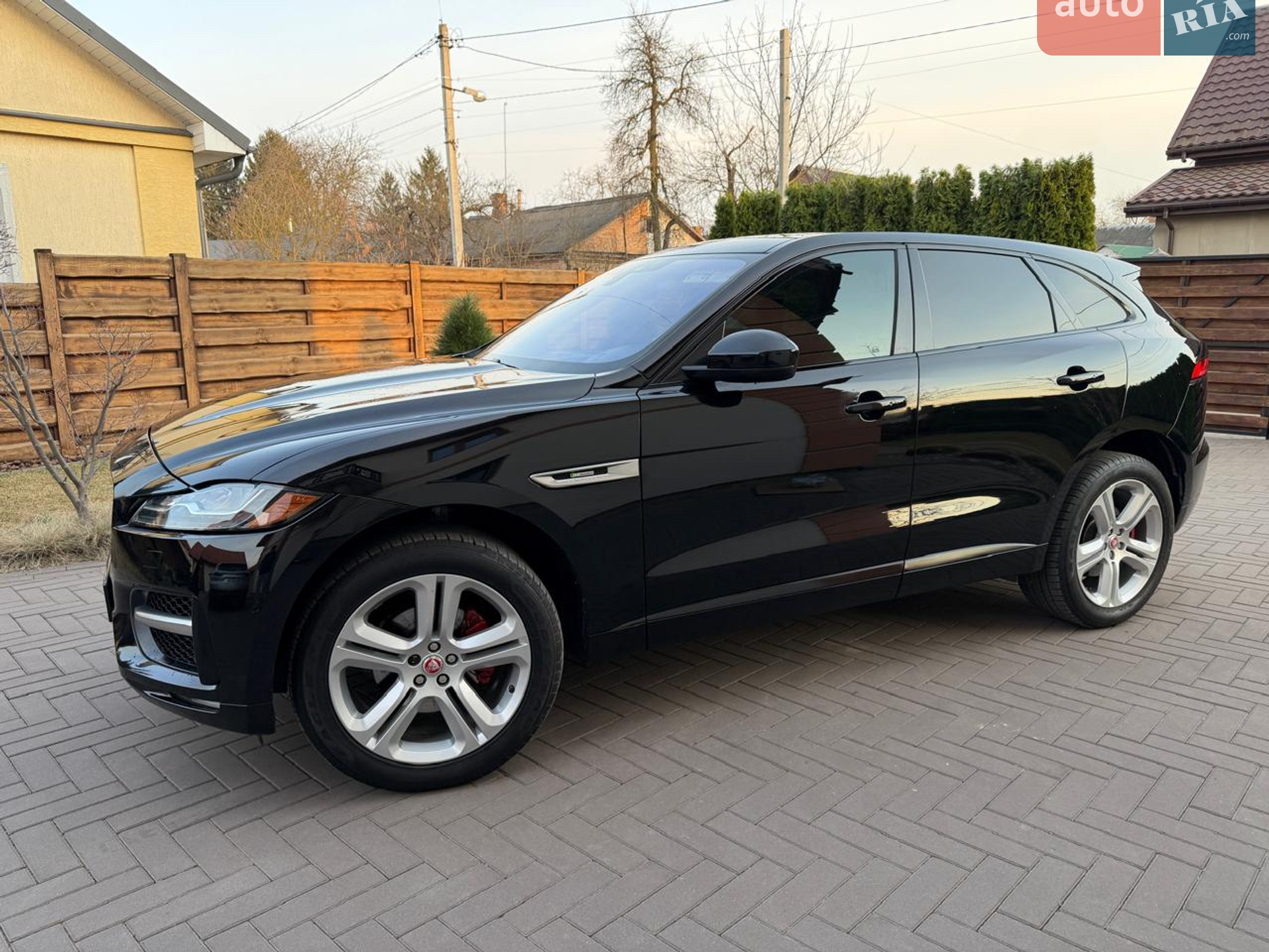 2017 Jaguar F-Pace - мініатюра 3