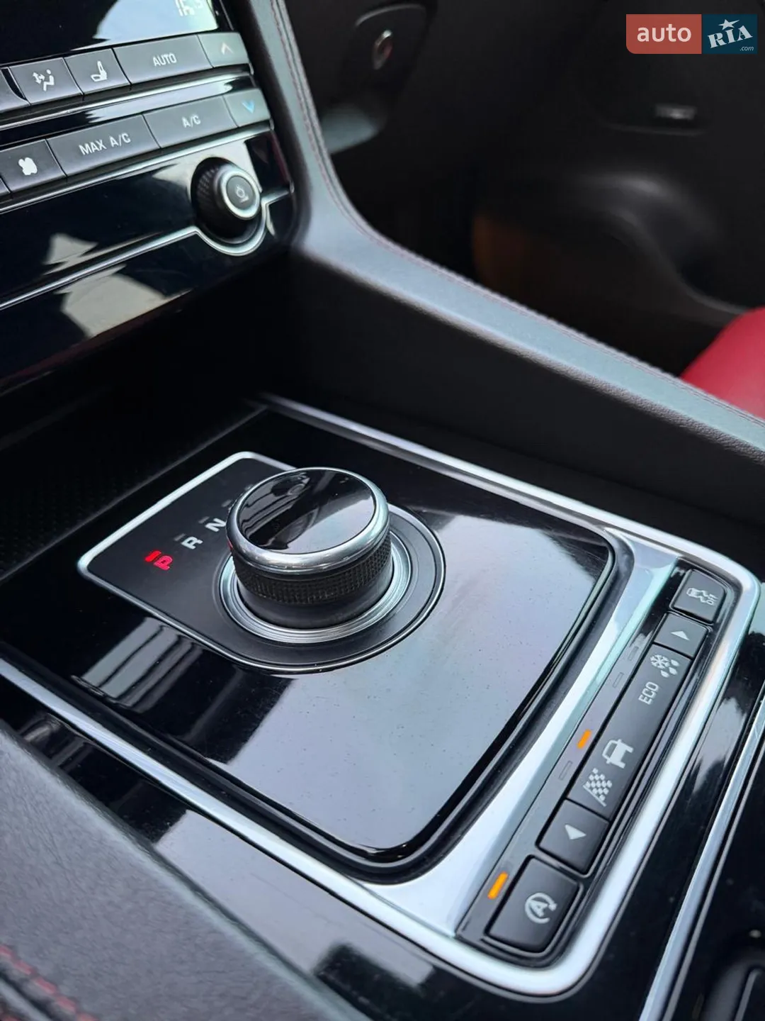 2017 Jaguar F-Pace - мініатюра 14