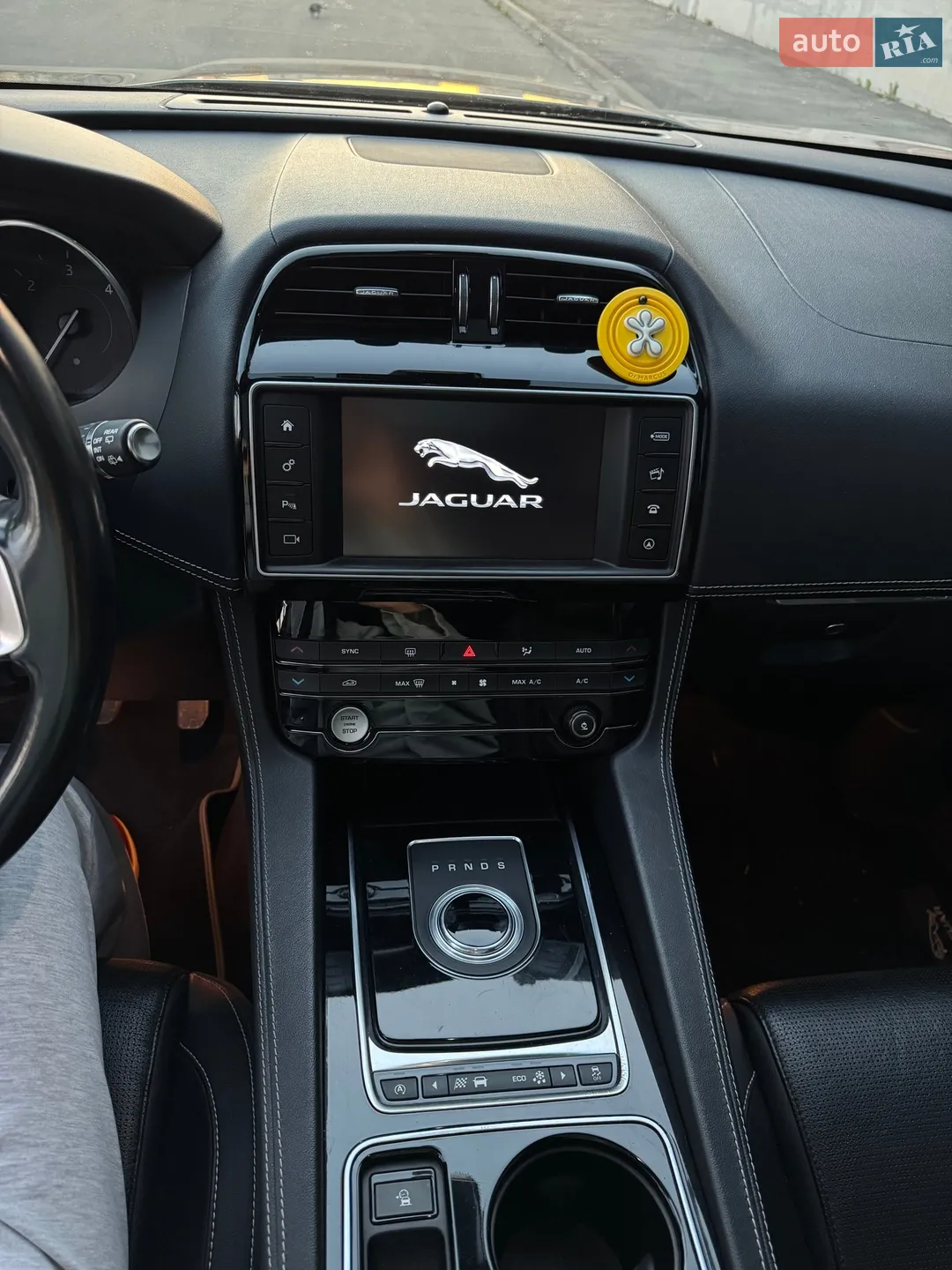 2016 Jaguar F-Pace - мініатюра 22