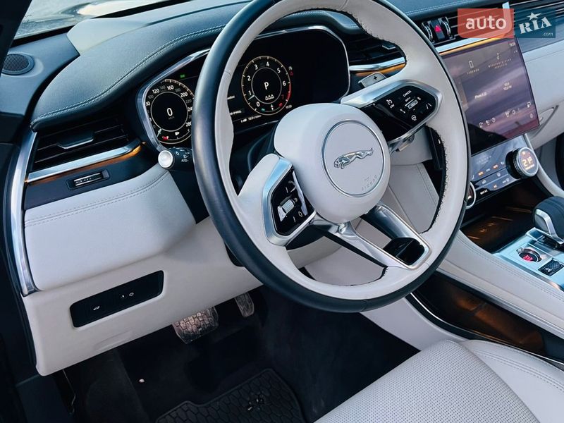 Внедорожник / Кроссовер Jaguar F-Pace 2023 в Ивано-Франковске