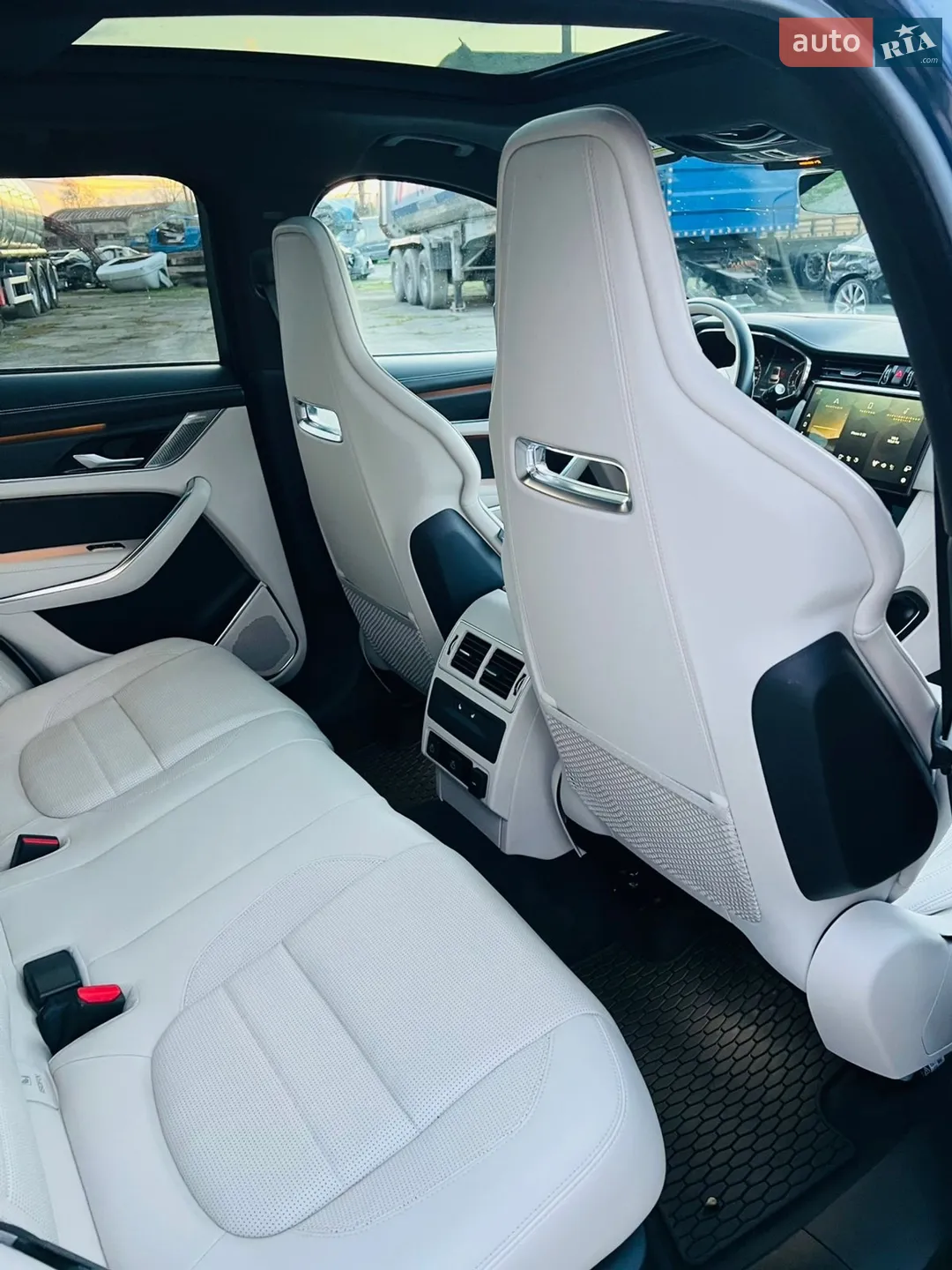 2023 Jaguar F-Pace - мініатюра 30