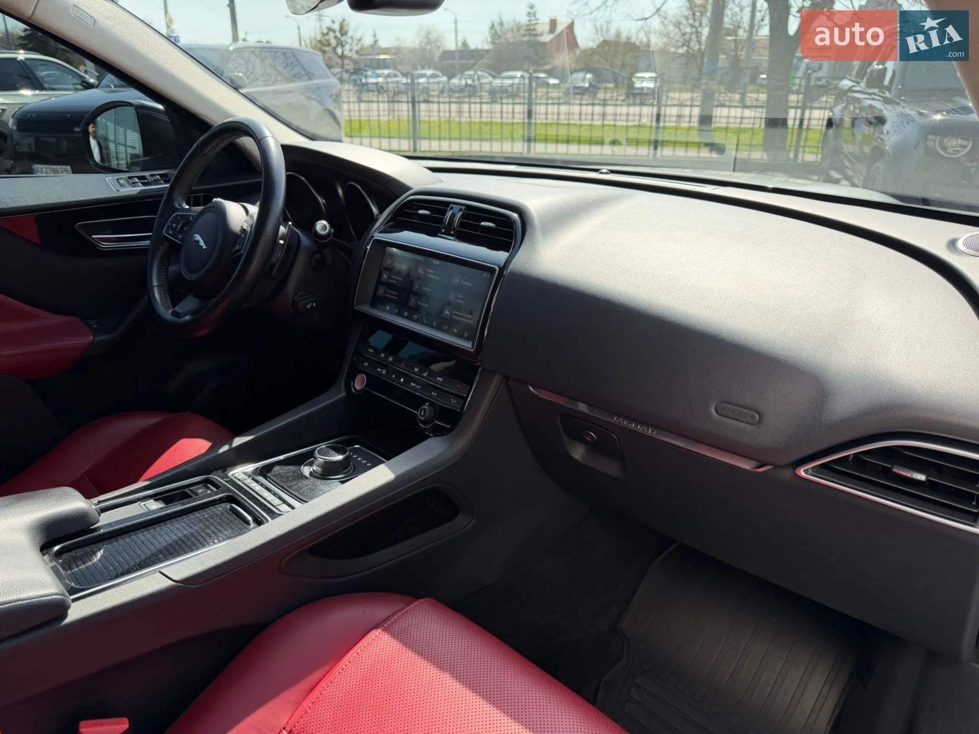 2018 Jaguar F-Pace - мініатюра 34