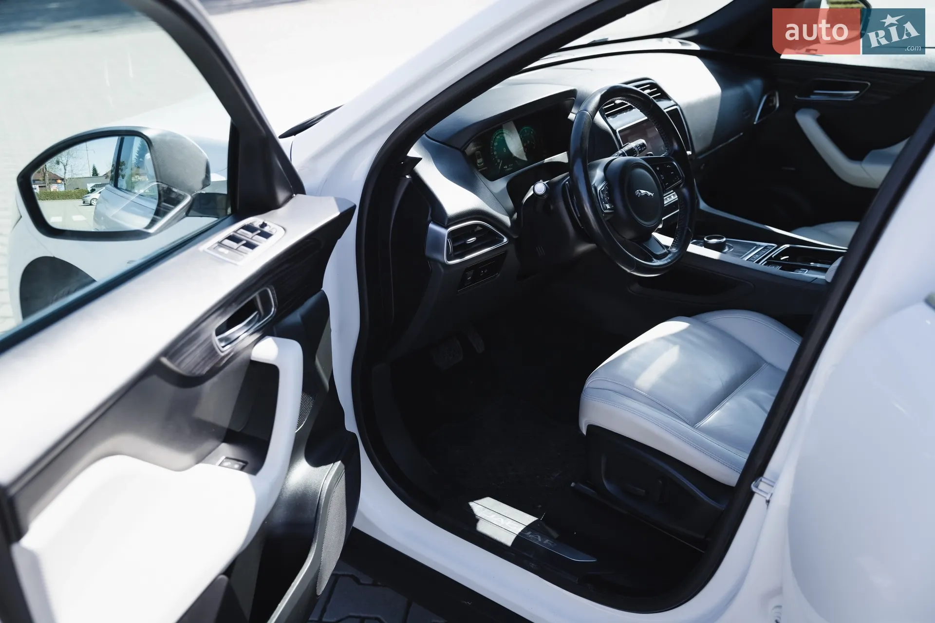 2016 Jaguar F-Pace - мініатюра 31