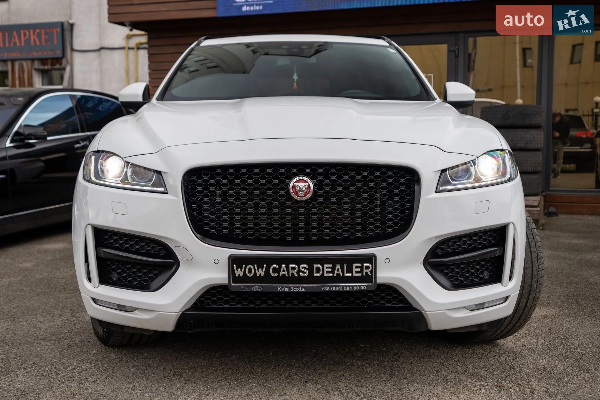 2017 Jaguar F-Pace - мініатюра 2