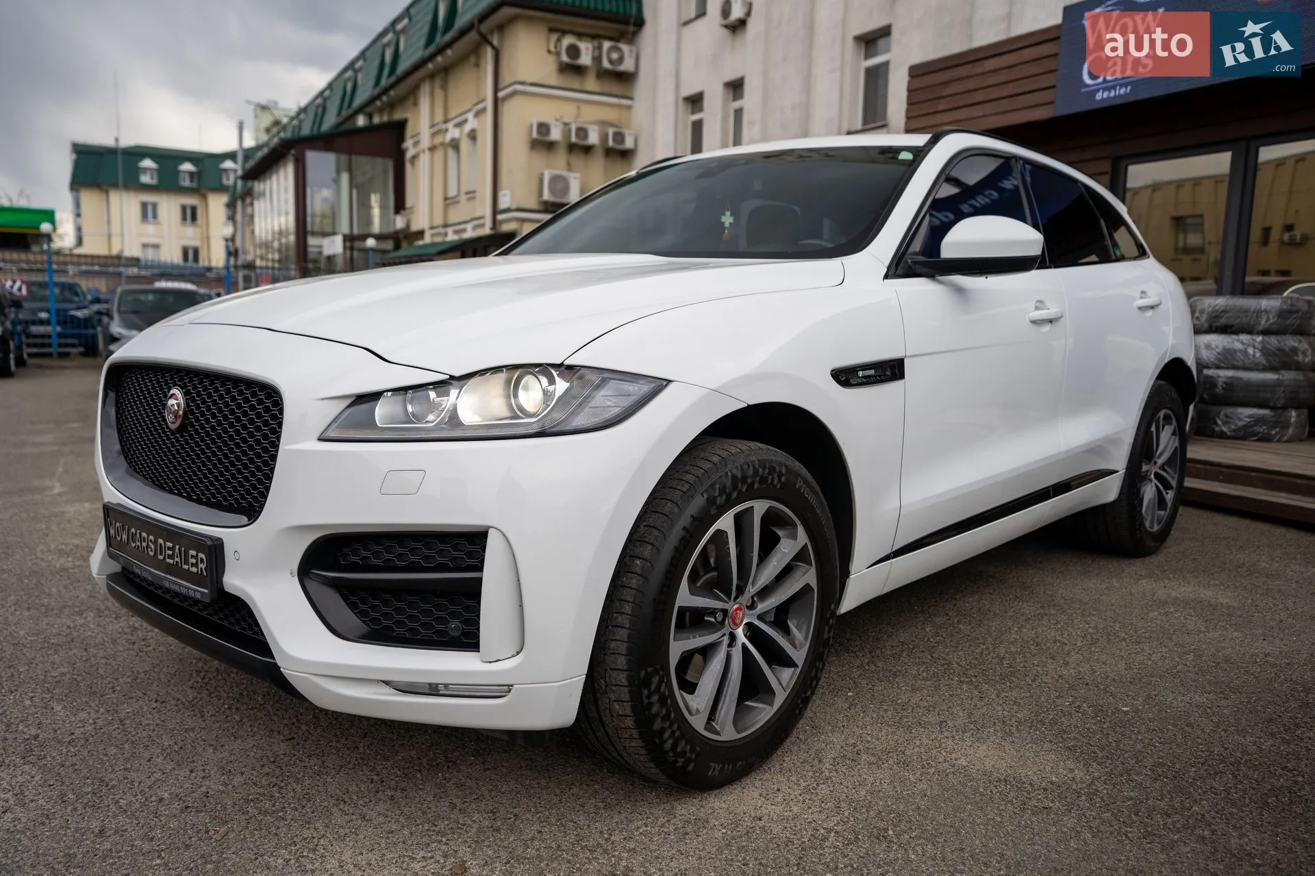 2017 Jaguar F-Pace - мініатюра 3