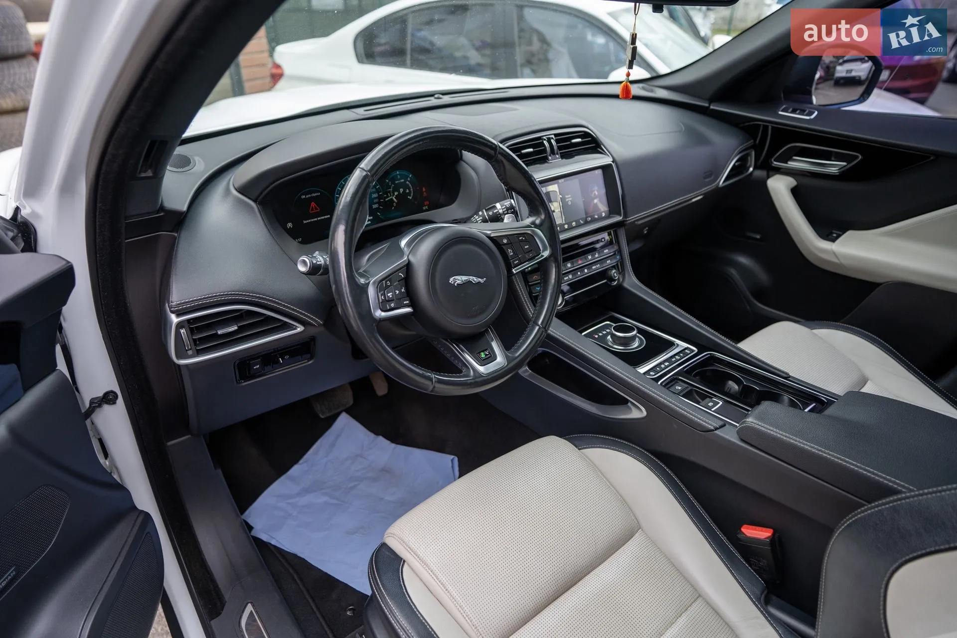 2017 Jaguar F-Pace - мініатюра 19