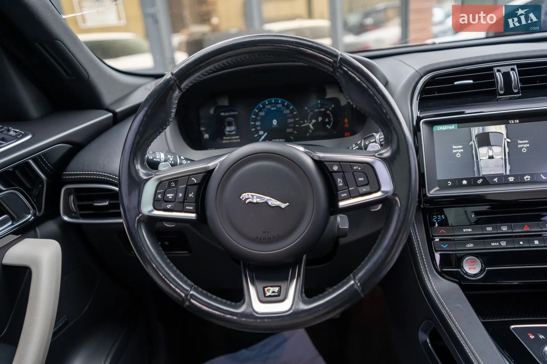 2017 Jaguar F-Pace - мініатюра 27