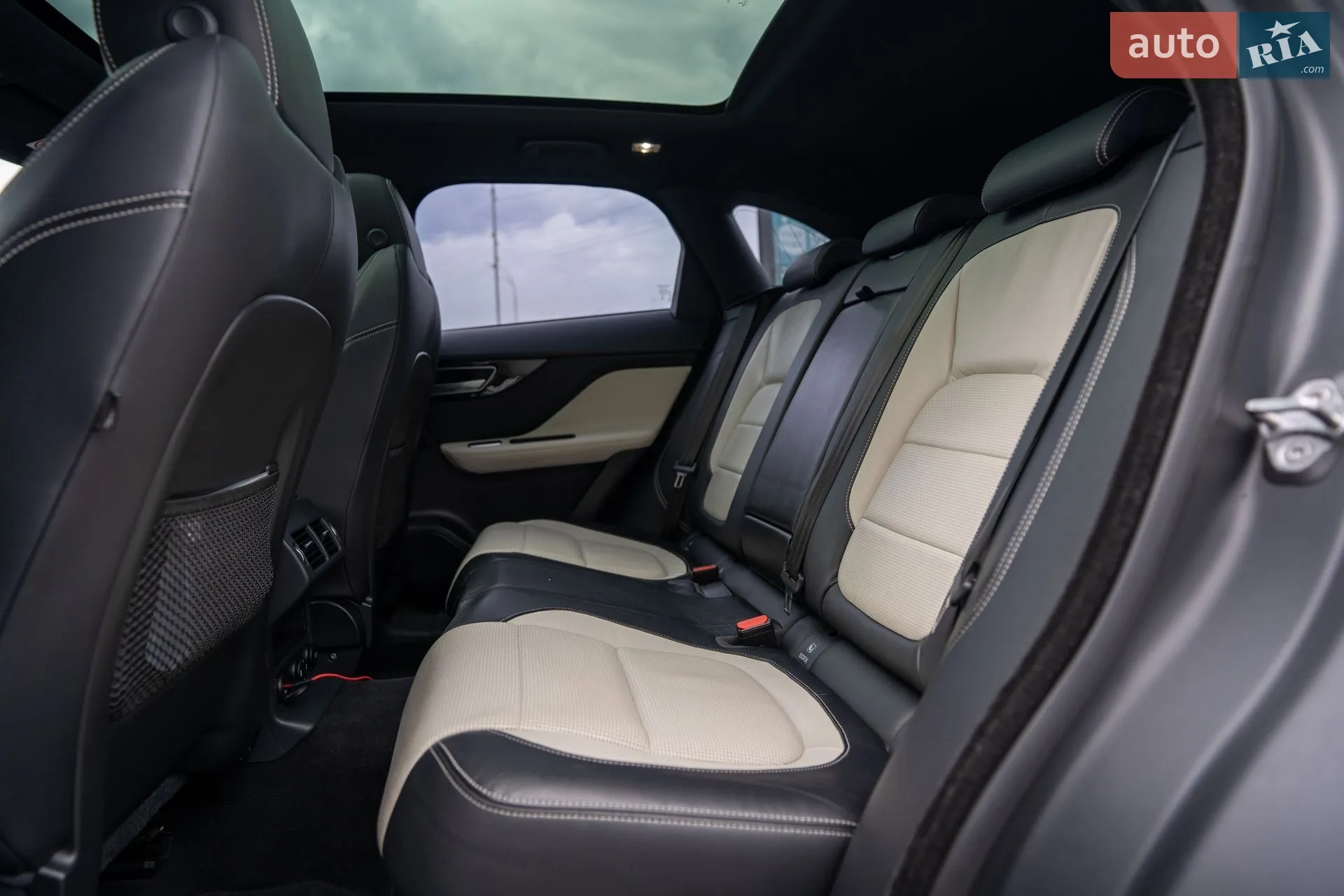 2017 Jaguar F-Pace - мініатюра 30