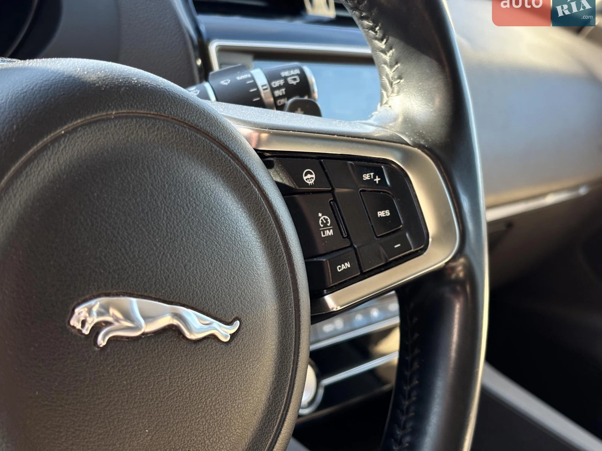 2017 Jaguar F-Pace - мініатюра 23