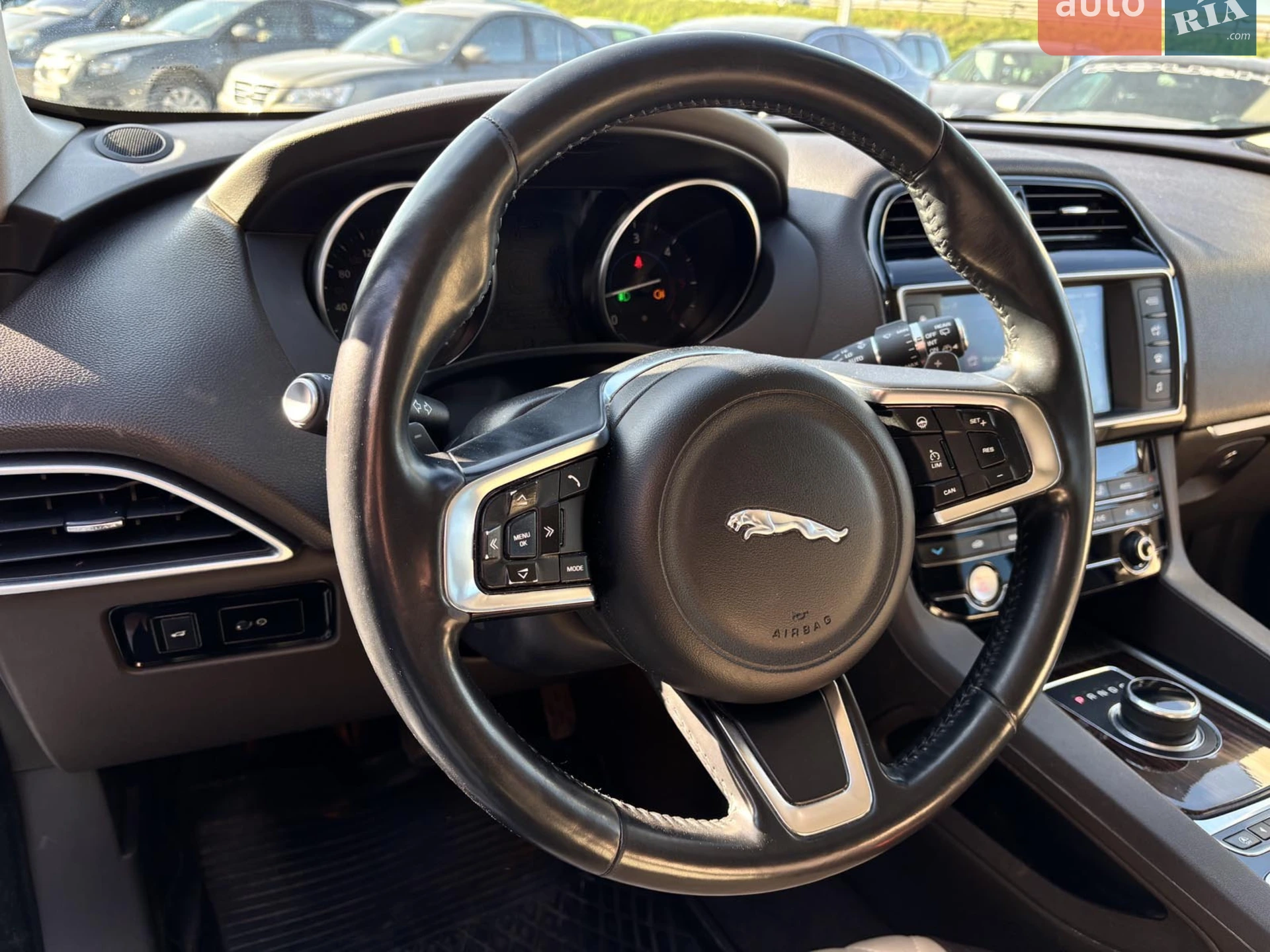 2017 Jaguar F-Pace - мініатюра 31