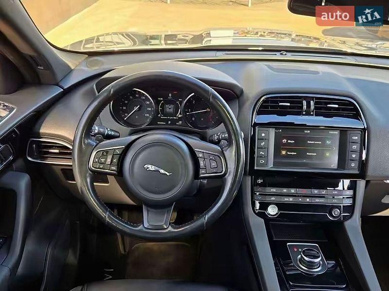 Внедорожник / Кроссовер Jaguar F-Pace 2016 в Киеве