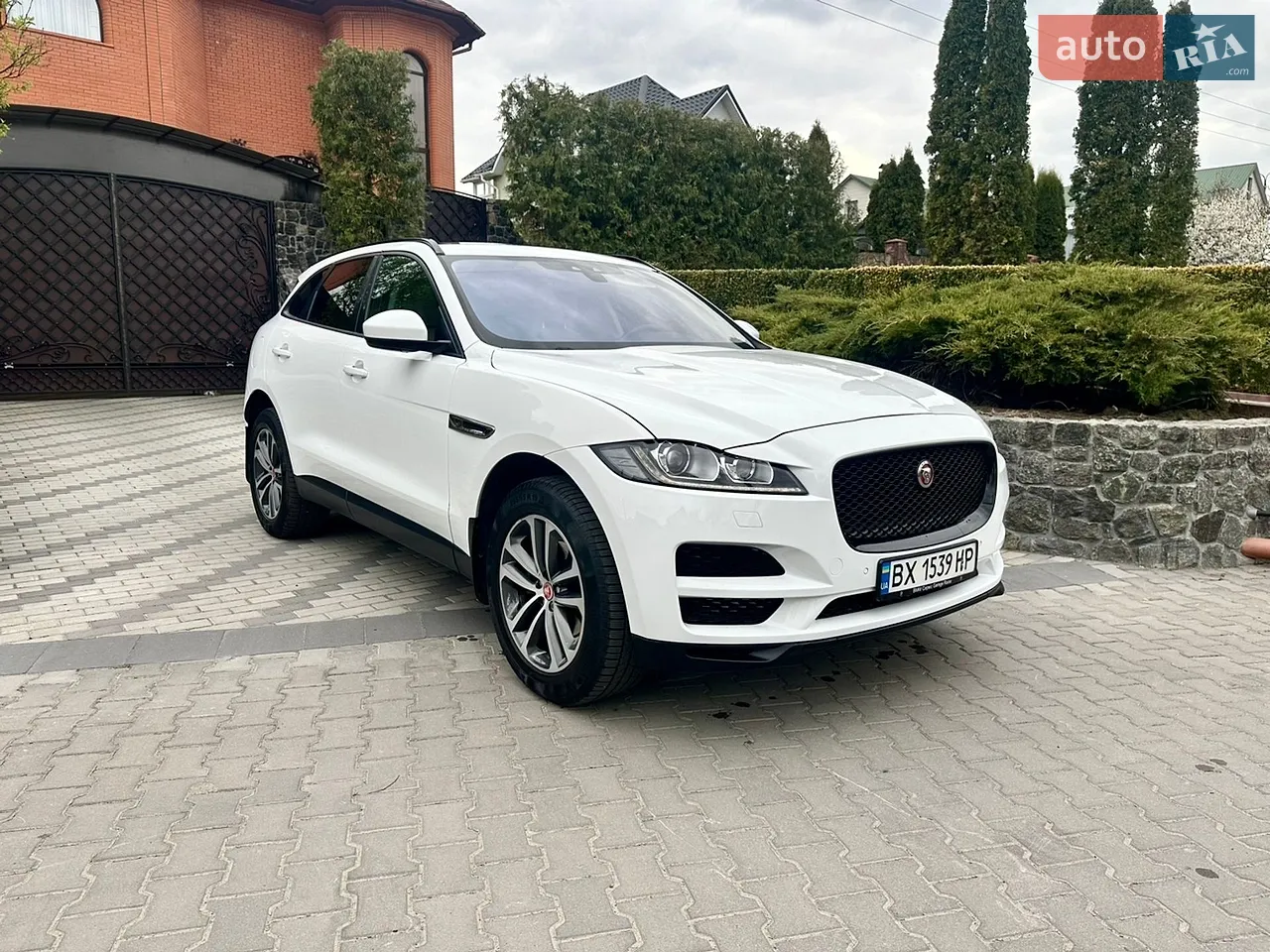 2017 Jaguar F-Pace - мініатюра 27