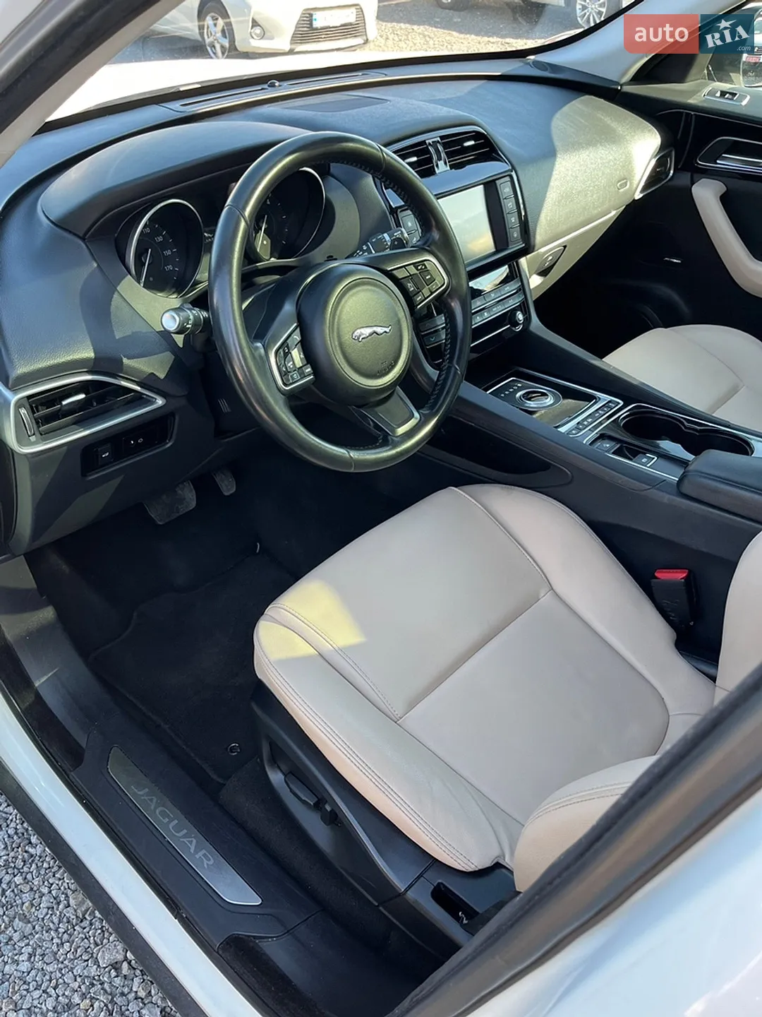 2017 Jaguar F-Pace - мініатюра 11