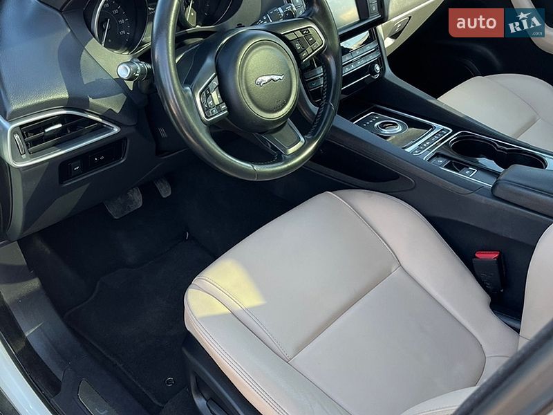 Внедорожник / Кроссовер Jaguar F-Pace 2017 в Хмельницком