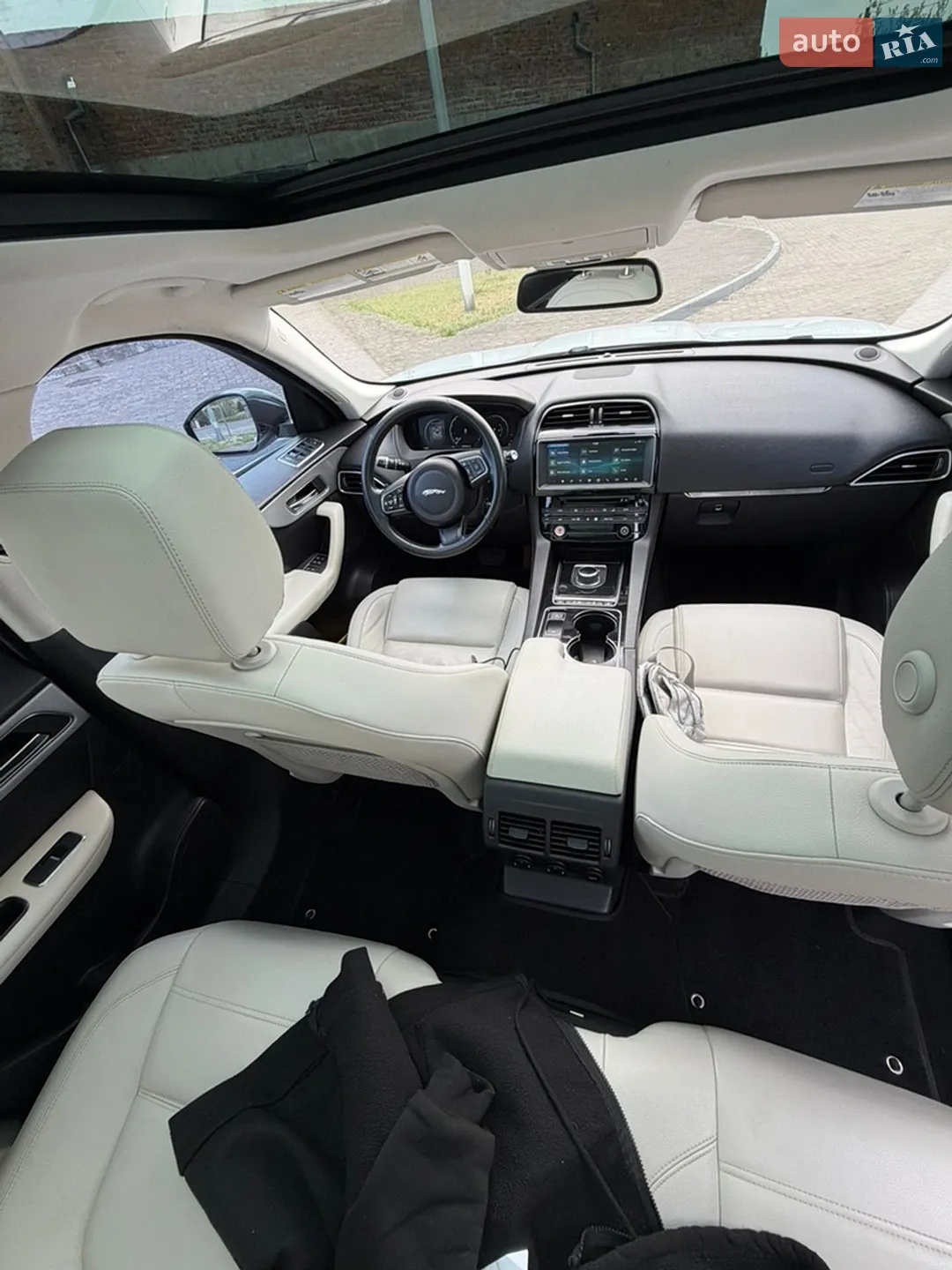 2017 Jaguar F-Pace - мініатюра 27