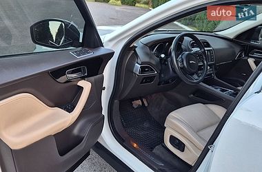 Позашляховик / Кросовер Jaguar F-Pace 2017 в Дубні