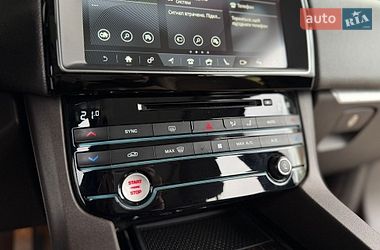 Позашляховик / Кросовер Jaguar F-Pace 2016 в Києві