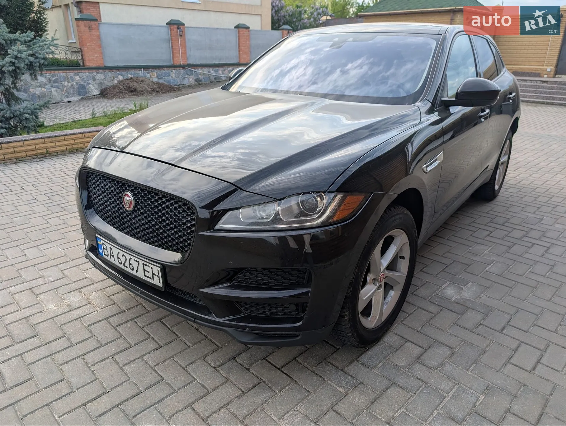 2017 Jaguar F-Pace - мініатюра 2