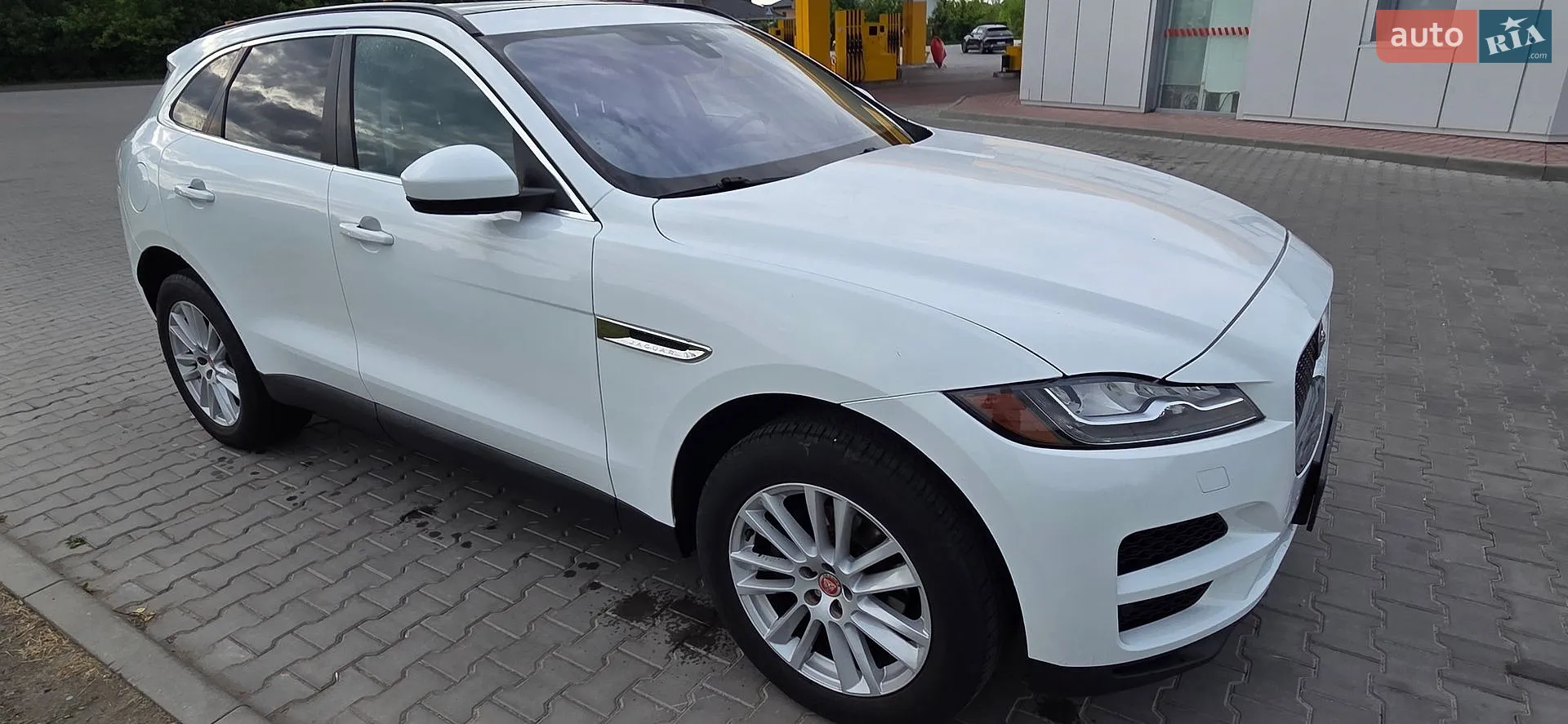 2017 Jaguar F-Pace - мініатюра 4