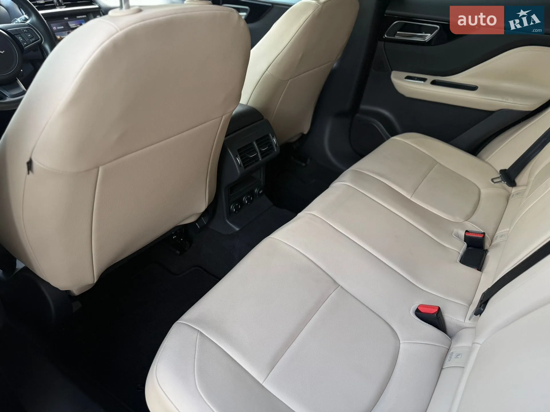 2017 Jaguar F-Pace - мініатюра 20
