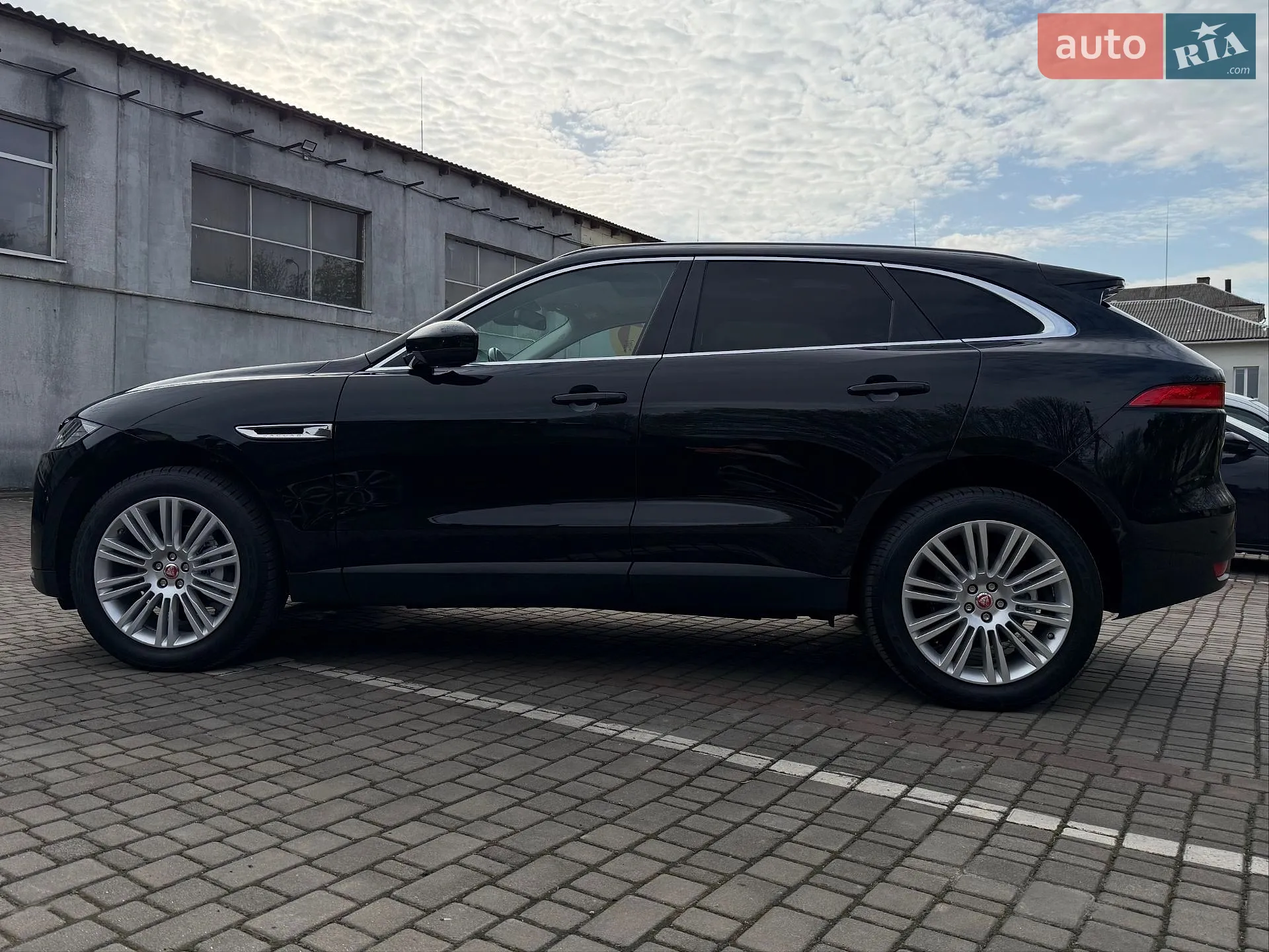 2017 Jaguar F-Pace - мініатюра 8