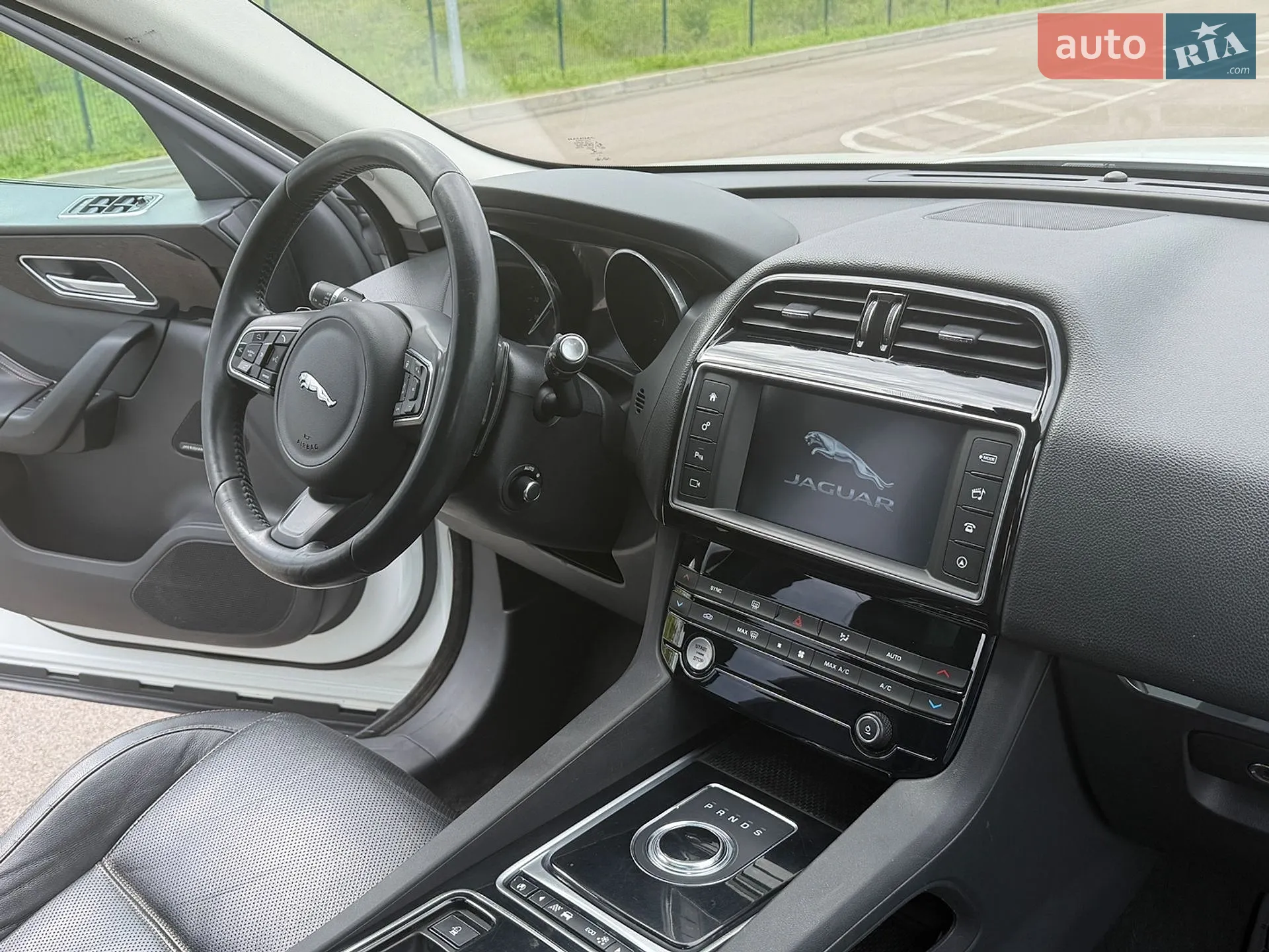2017 Jaguar F-Pace - мініатюра 14