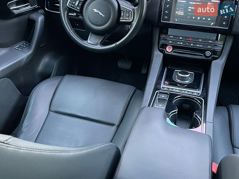 Внедорожник / Кроссовер Jaguar F-Pace 2016 в Хмельницком