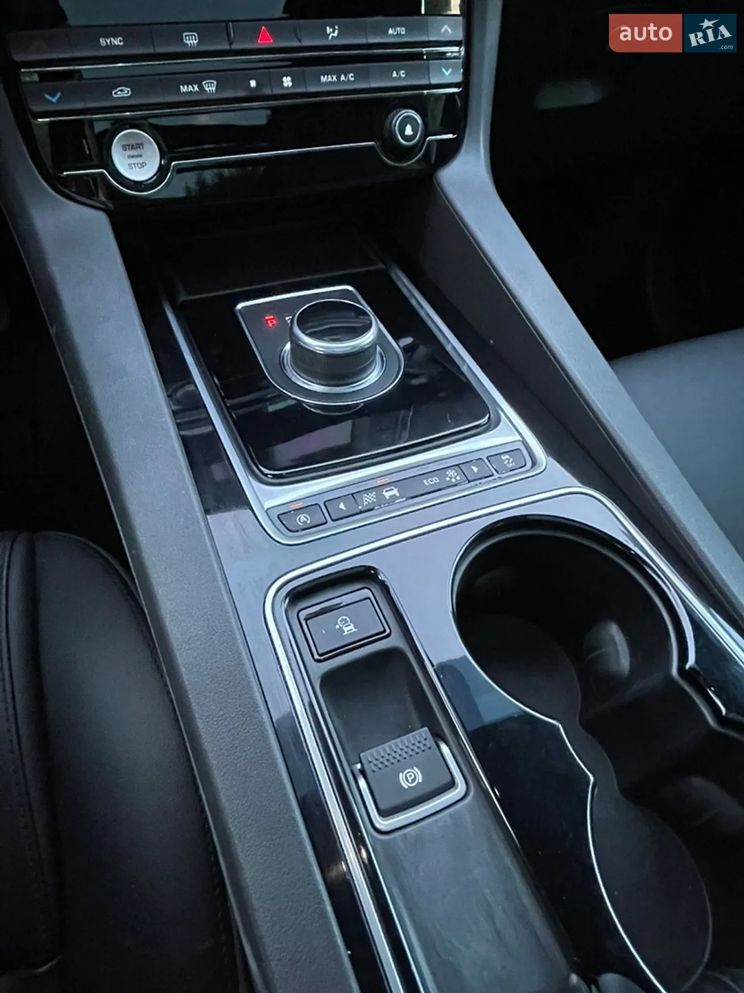 2016 Jaguar F-Pace - мініатюра 40