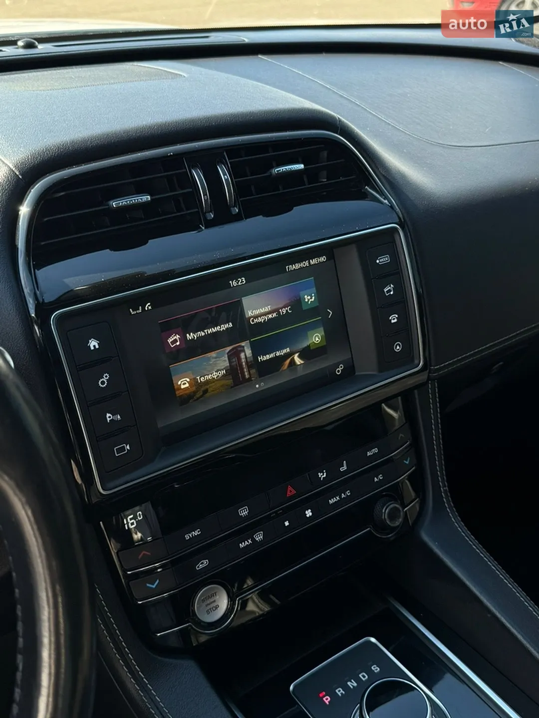 2018 Jaguar F-Pace - мініатюра 10