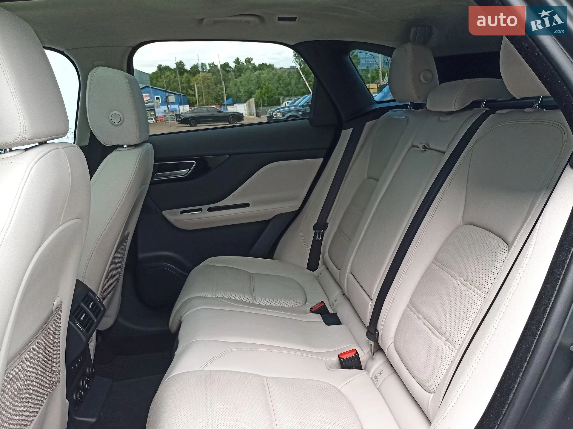 2018 Jaguar F-Pace - мініатюра 20