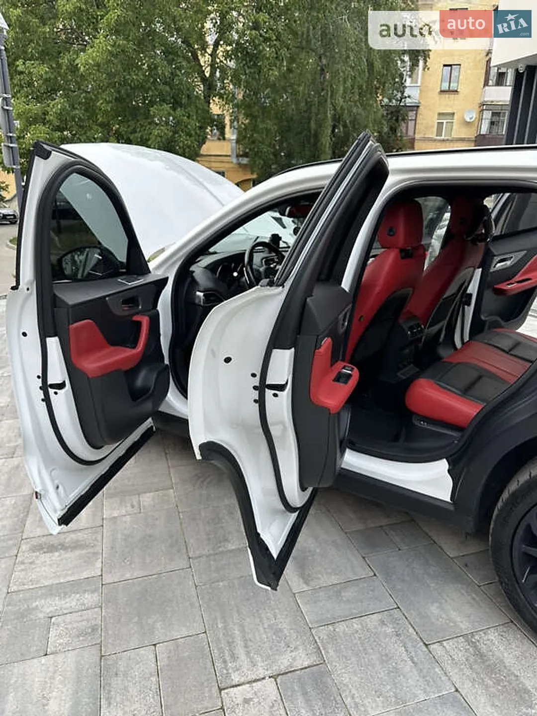 2018 Jaguar F-Pace - мініатюра 31