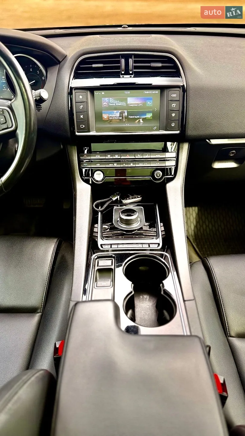 2016 Jaguar F-Pace - мініатюра 12