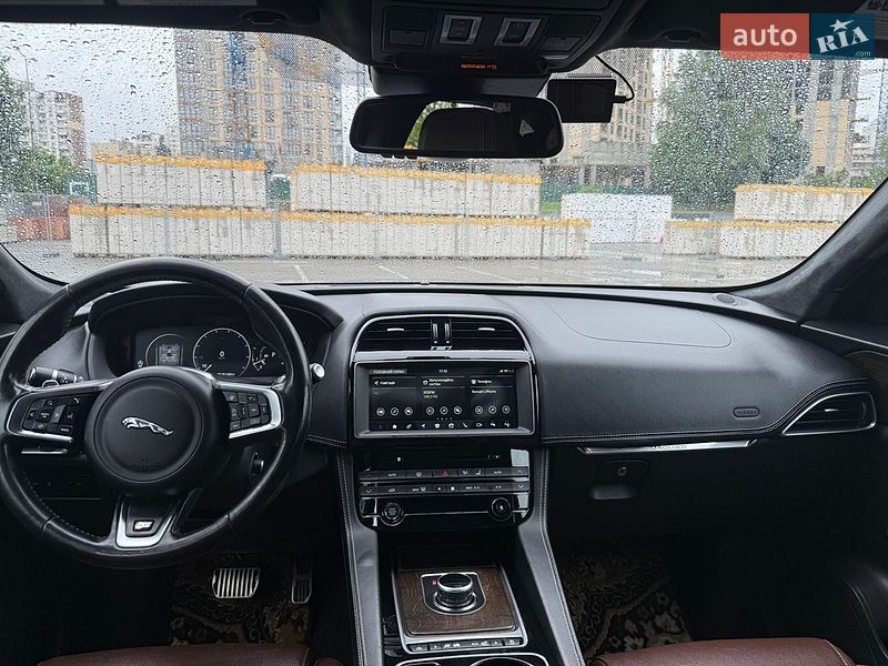 Позашляховик / Кросовер Jaguar F-Pace 2016 в Києві фото 15 Позашляховик / Кросовер Jaguar F-Pace 2016 в Києві