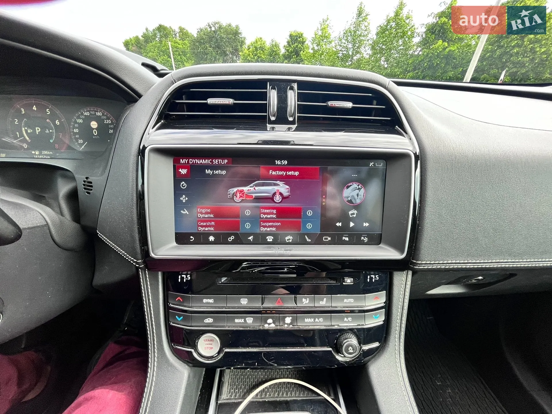 2017 Jaguar F-Pace - мініатюра 12