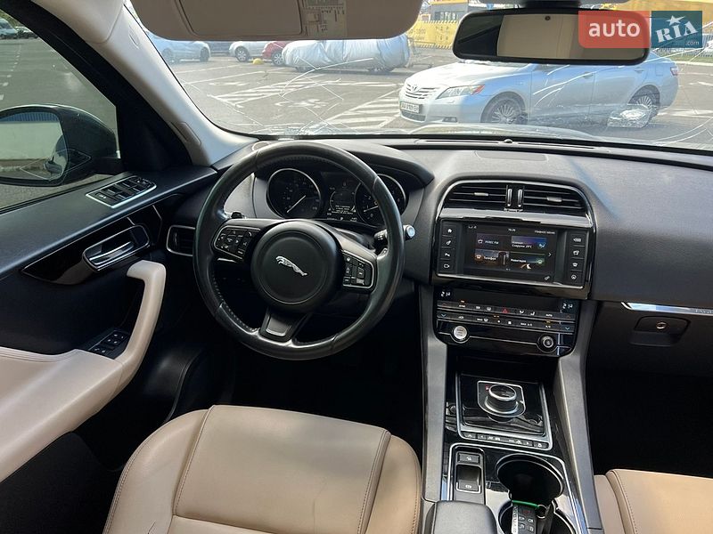 Внедорожник / Кроссовер Jaguar F-Pace 2016 в Киеве