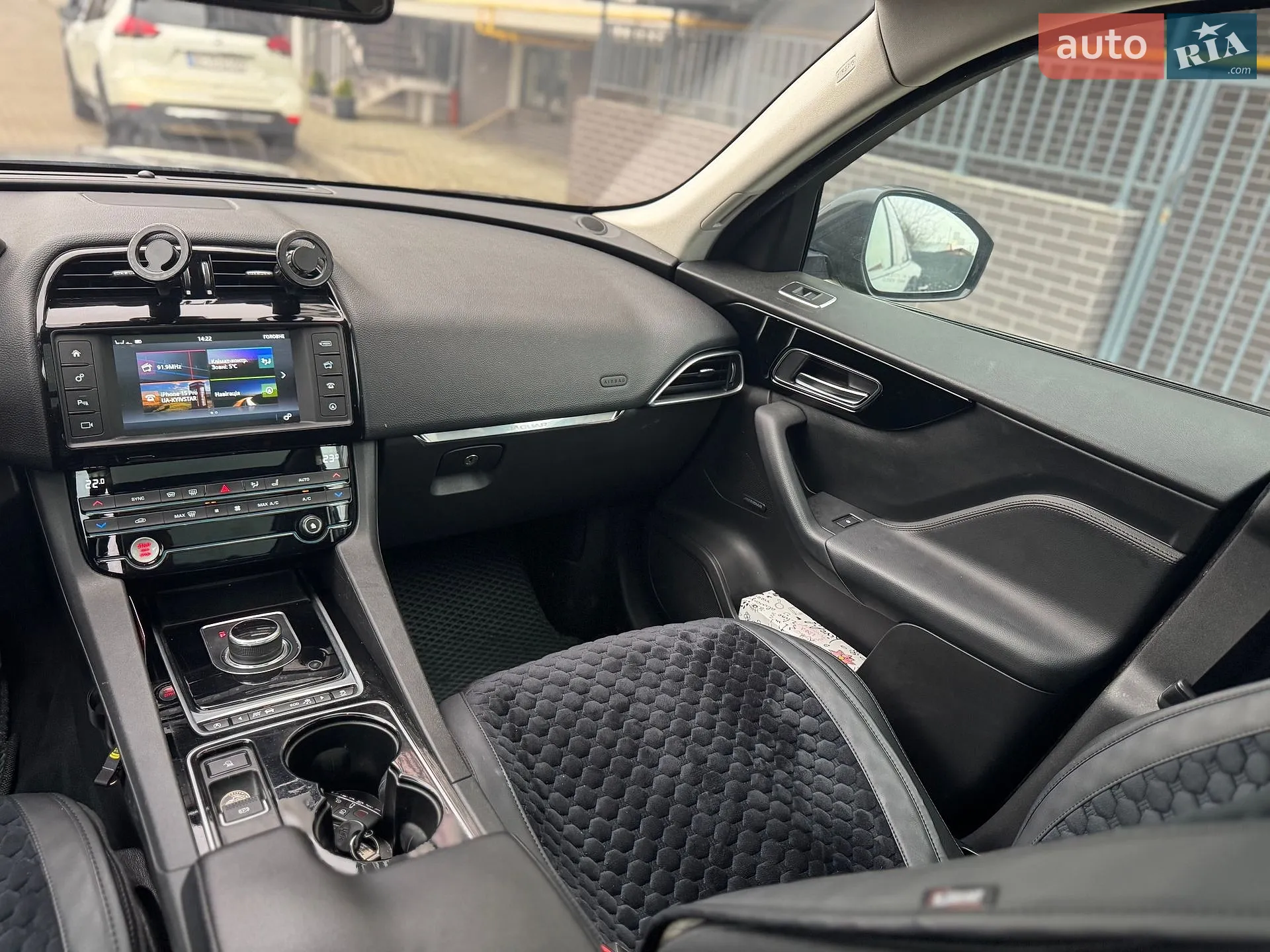 2016 Jaguar F-Pace - мініатюра 10