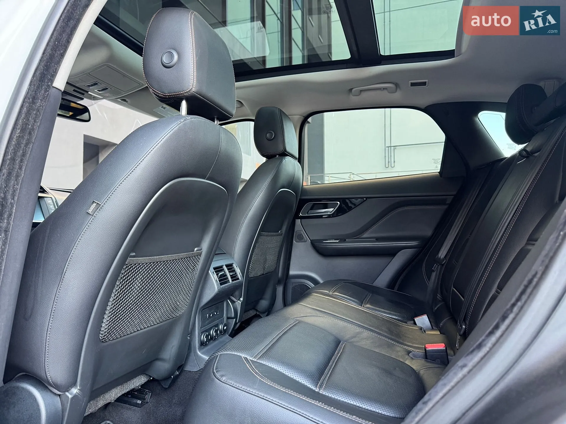 2017 Jaguar F-Pace - мініатюра 13